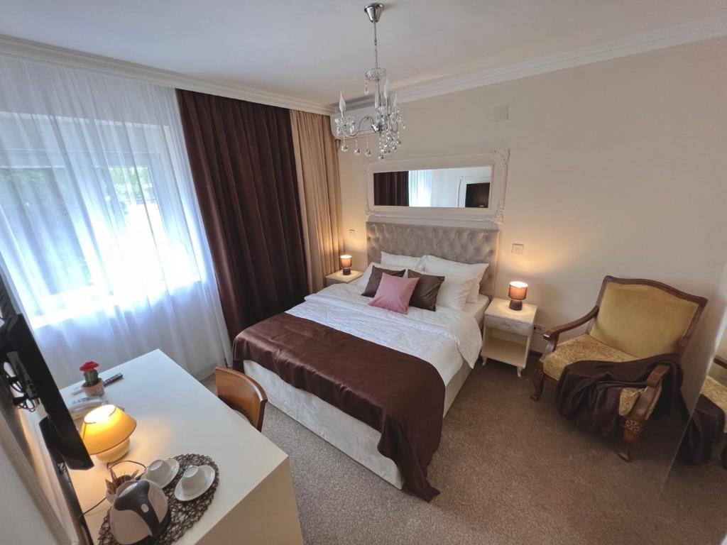 Postel nebo postele na pokoji v ubytování International Inn