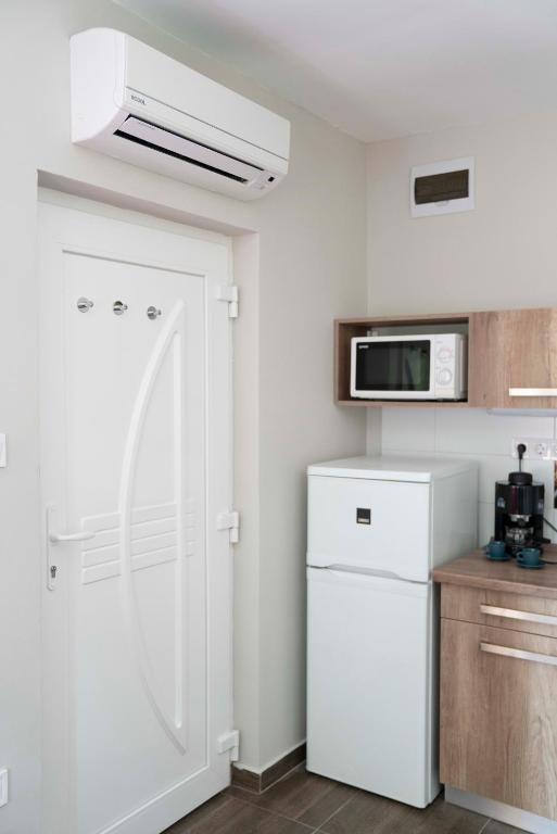Kuchyň nebo kuchyňský kout v ubytování Tulipán Apartman