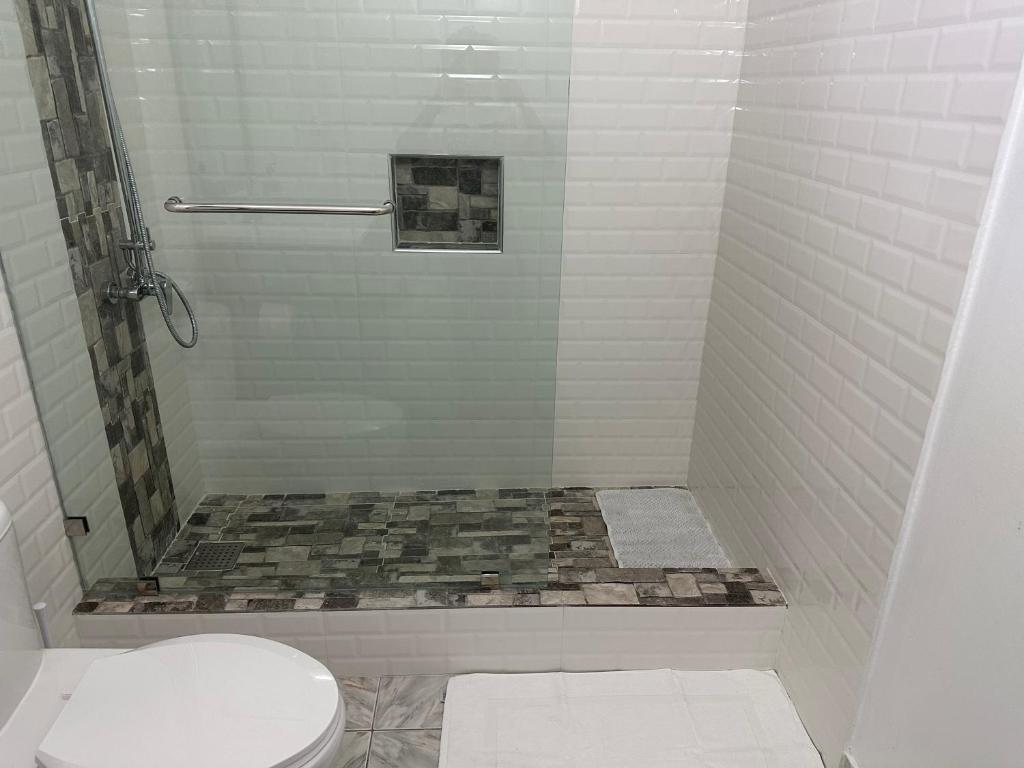 Koupelna v ubytování Remarkable 1-Bed Apartment in Montego Bay