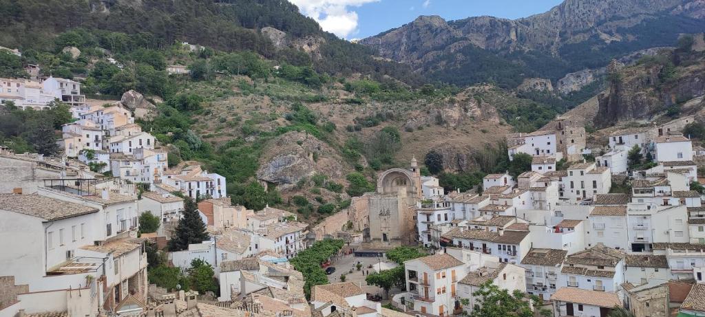 - Vistas a una localidad de montaña en Casa rural mirador de sole, en Cazorla