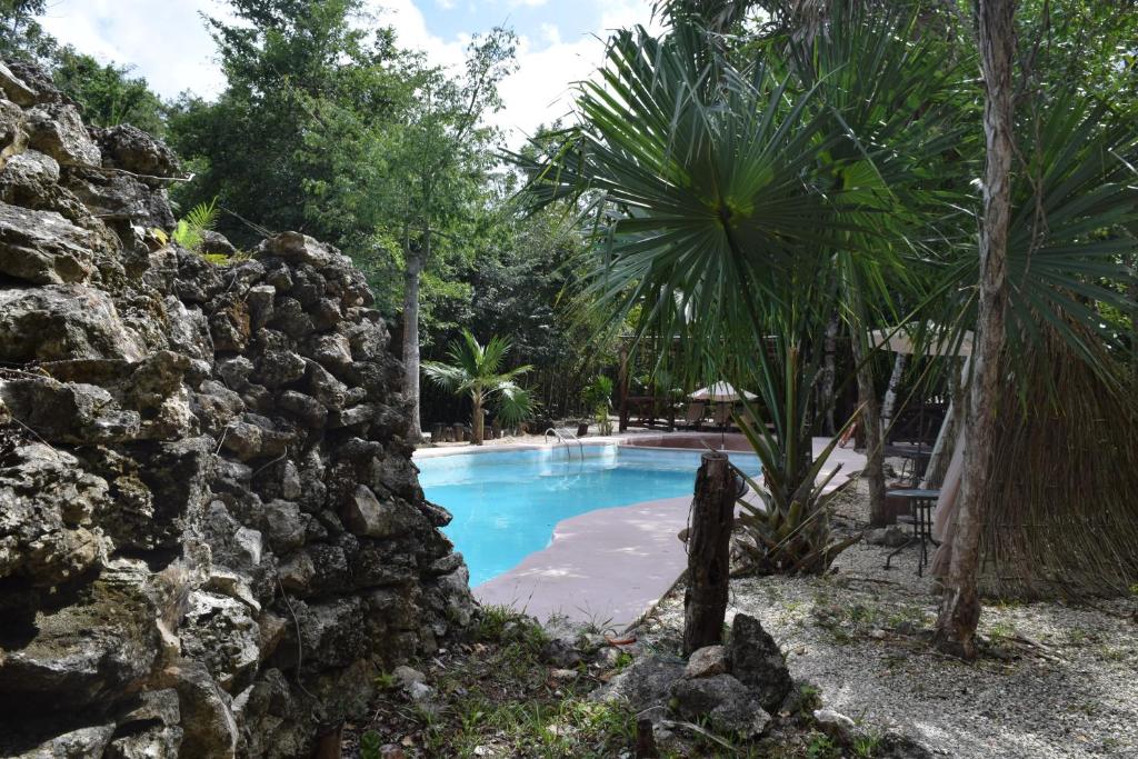 Bazén v ubytování Jolie Jungle Eco Hotel nebo v jeho okolí