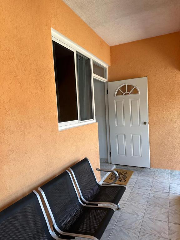 Posezení v ubytování Remarkable 1-Bed Apartment in Montego Bay