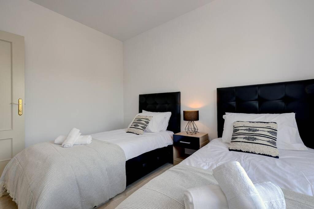 Posteľ alebo postele v izbe v ubytovaní Stunning Duplex 5 minutes from Puerto Banús