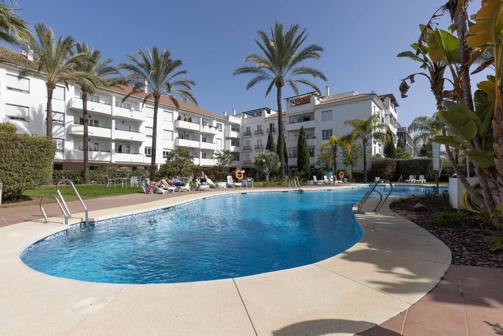 Bazén v ubytovaní Stunning Duplex 5 minutes from Puerto Banús alebo v jeho blízkosti