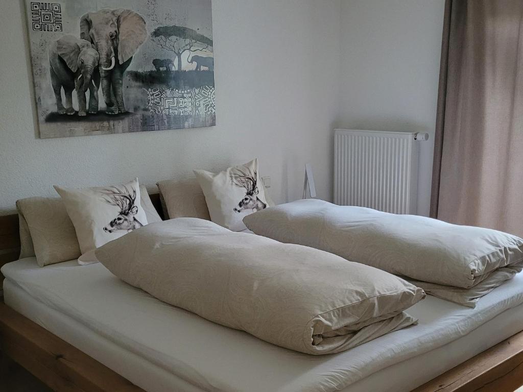Llit o llits en una habitació de i24rooms - Gästezimmer, FeWo mit eigenem Garten