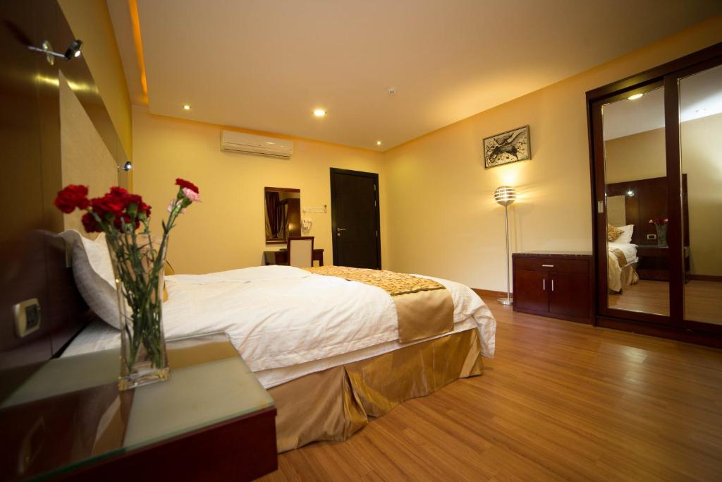 Postel nebo postele na pokoji v ubytování رؤوم إن للشقق الفندقية-Raoum Inn Hotel Apartments
