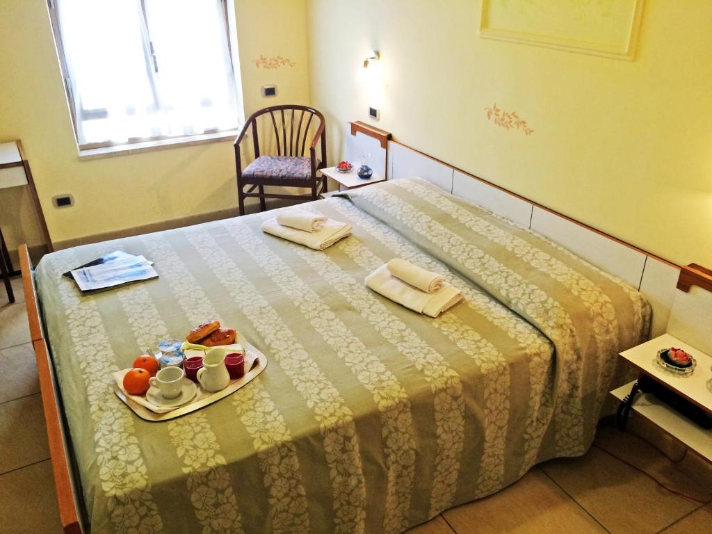 Кровать или кровати в номере Hotel Villa Laura