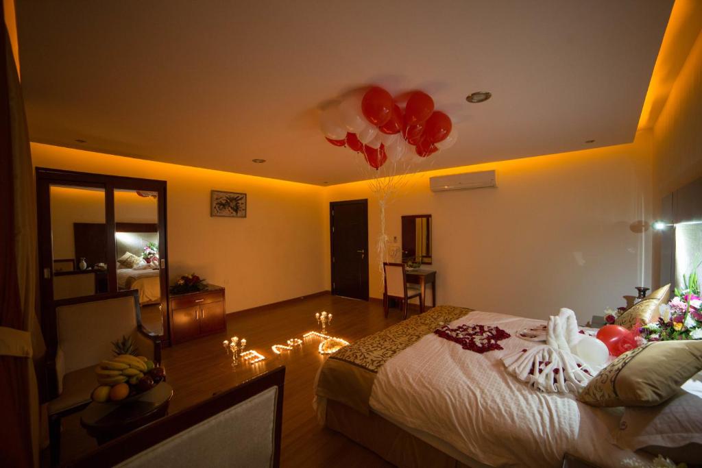Postel nebo postele na pokoji v ubytování رؤوم إن للشقق الفندقية-Raoum Inn Hotel Apartments
