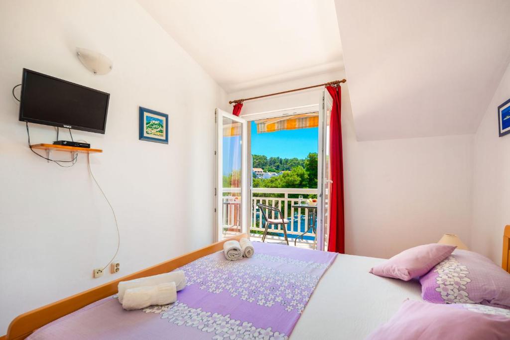 Postel nebo postele na pokoji v ubytování Sunny Days ''Sara'' - ZF Hvar
