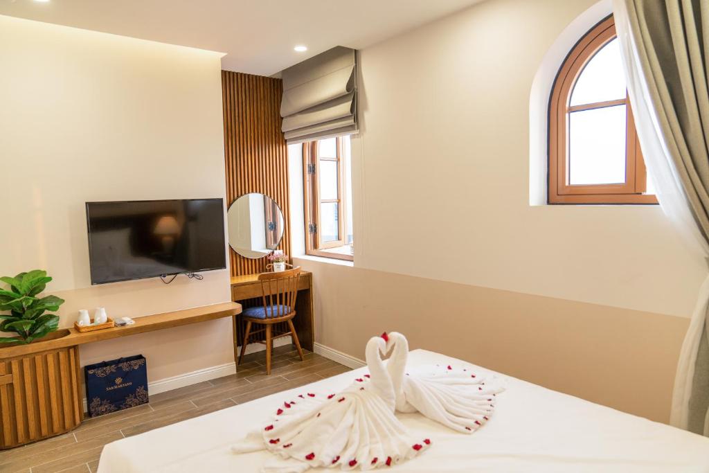 TV/trung tâm giải trí tại Palo Santo Hotel Phu Quoc