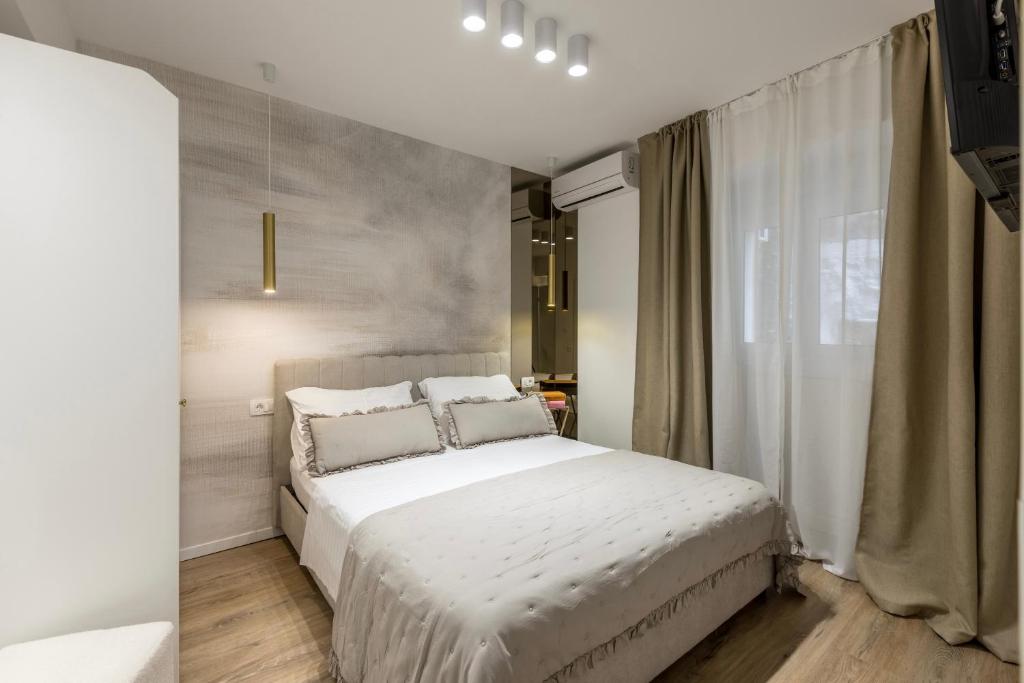 Postel nebo postele na pokoji v ubytov&aacute;n&iacute; Apartment Cute Terrace -Strict center