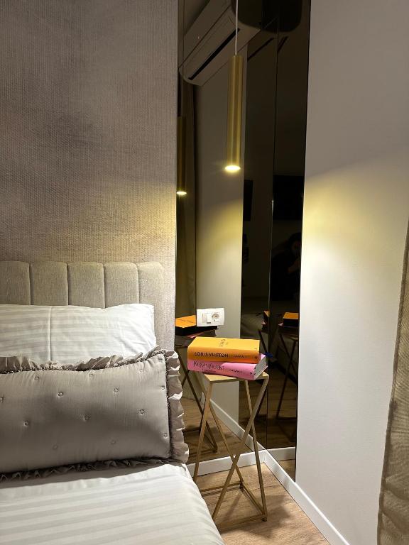 Postel nebo postele na pokoji v ubytov&aacute;n&iacute; Apartment Cute Terrace -Strict center