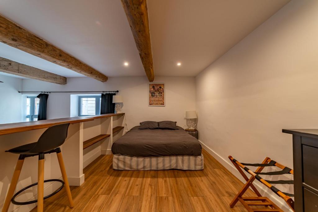 Posteľ alebo postele v izbe v ubytovaní Loft calme à la Maison Carrée - Une Nuit à Nîmes
