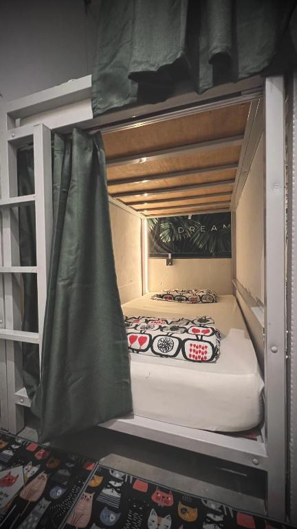 Postel nebo postele na pokoji v ubytování Boxpackers Langkawi
