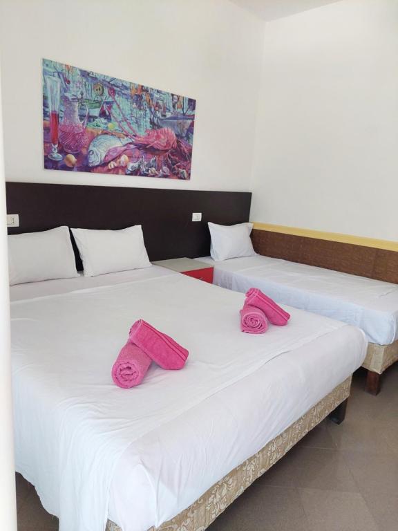 Postel nebo postele na pokoji v ubytování Hotel Nacional Durres