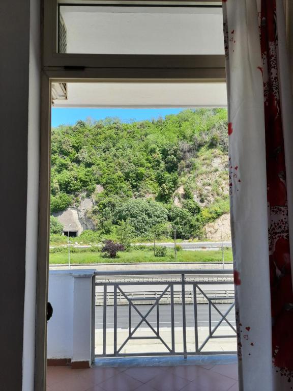 Nespecifikovaný výhled na hory nebo výhled na hory při pohledu z hotelu