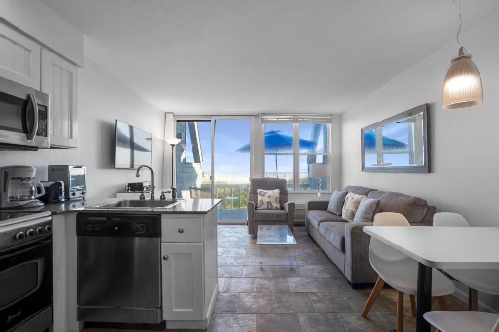 The Surf Club Resort - 