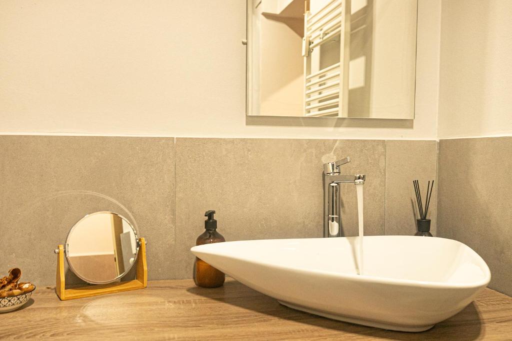 A bathroom at Giano Host - I teatri