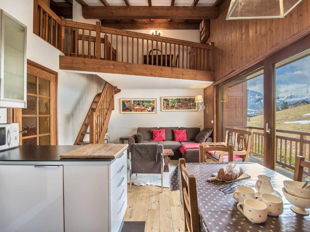 a kitchen and living room with a table and a couch at Confortable 3 pièces avec animaux admis à Megève Jaillet - FR-1-453-38 in Megève