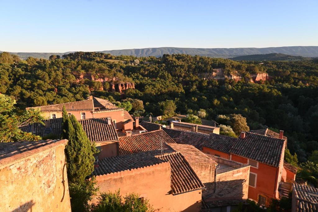 a view of a village in the hills at Maison Porte Heureuse in Roussillon
