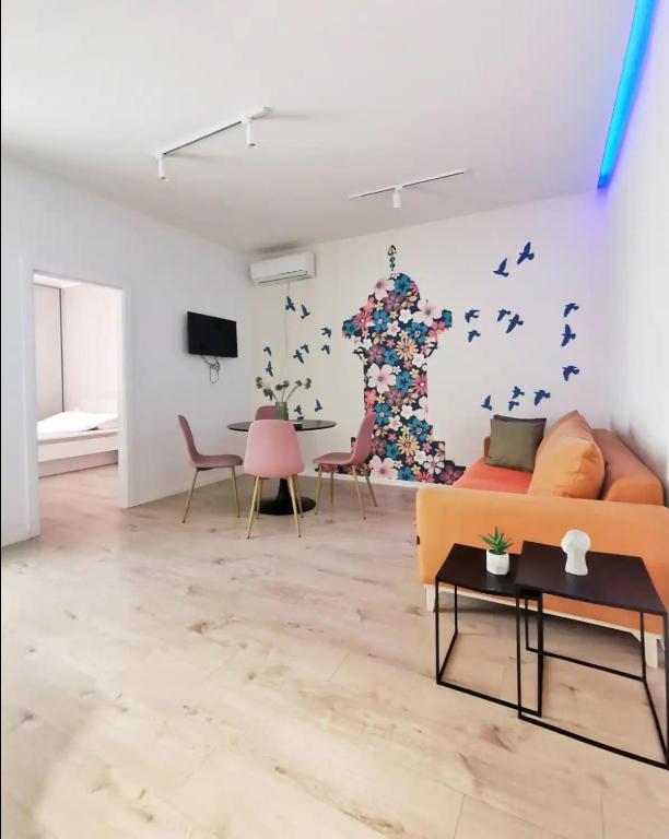Blue and Rose Cozy - Quiet in the Best Location - Self Check-in - 5th Floor with Elevator