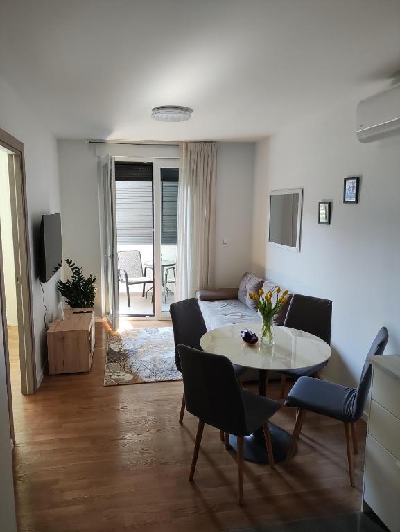 Posedenie v ubytovaní Empress apartment