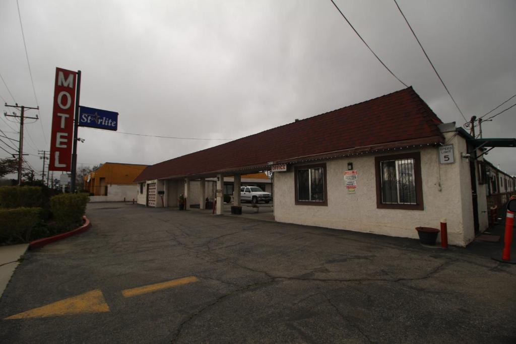 an empty parking lot in front of a gas station at Starlite Motel in San Bernardino