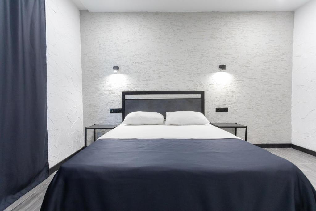 Hotel West Way - Habitación Doble Con Balcón
