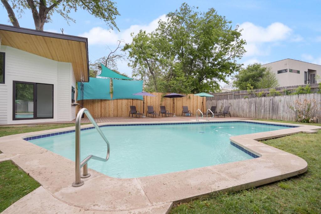 Villa Private Arcade and Heated Pool, Located in Zilker Park, 3 min