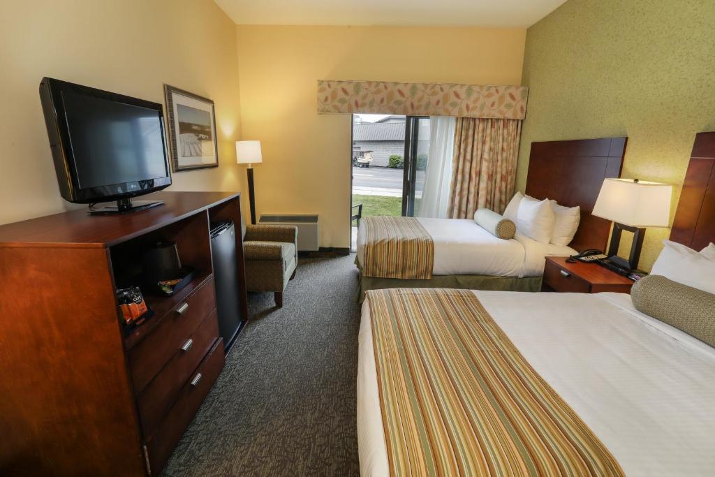 a hotel room with two beds and a flat screen tv at Liberty Mountain Resort in Fairfield