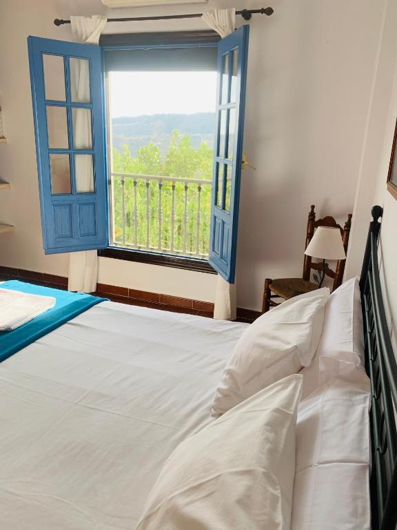 Postel nebo postele na pokoji v ubytování Villa en Frigiliana con Piscina y Jacuzzi