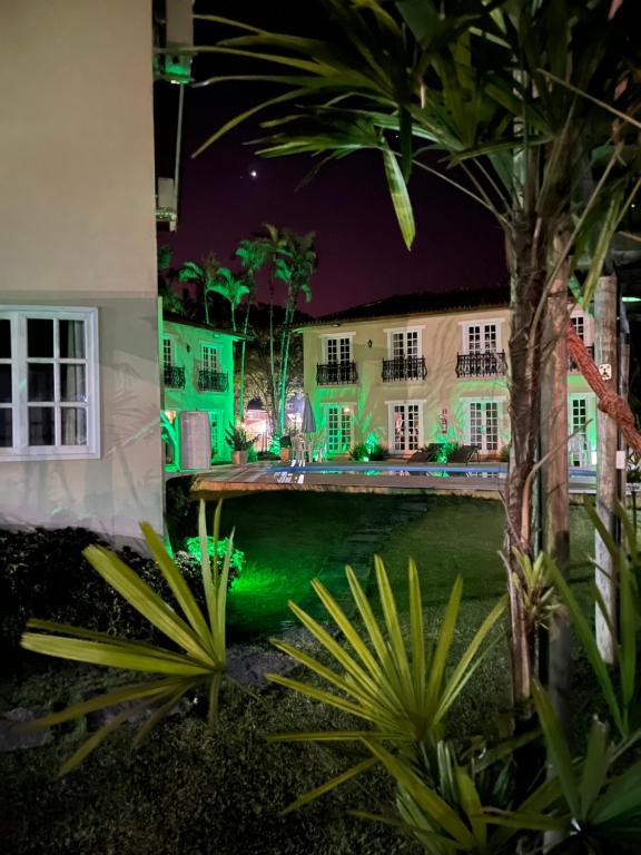Um jardim em Pousada Portal de Paraty- COM GERADOR DE ENERGIA