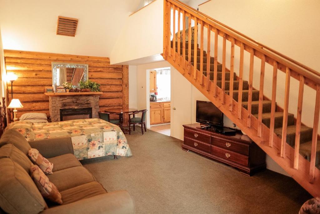 Bear Creek Cabins - Queen Suite