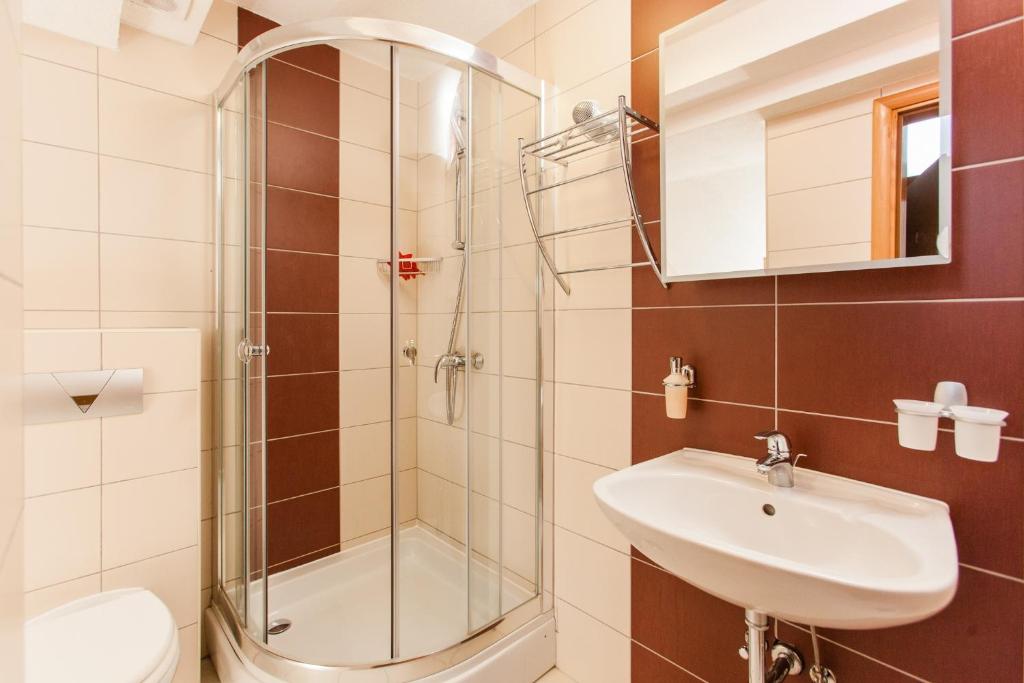 Fotografia z galérie ubytovania Family friendly apartments with a swimming pool Okrug Gornji, Ciovo - 10401 v Trogiri