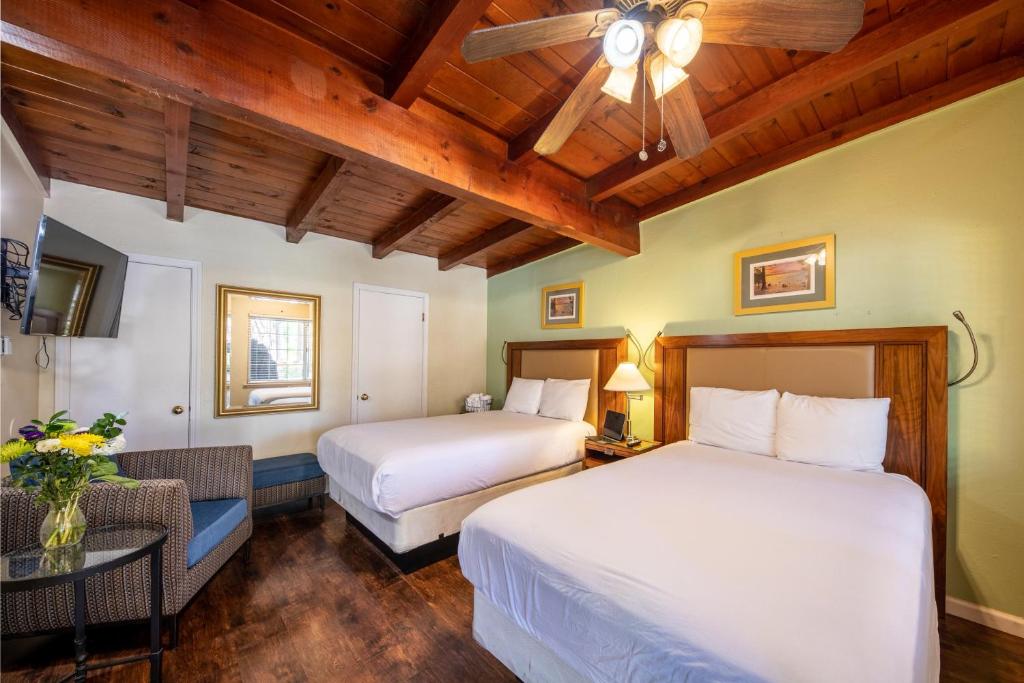 a bedroom with two beds and a ceiling fan at Emerald Bay Lodge in South Lake Tahoe