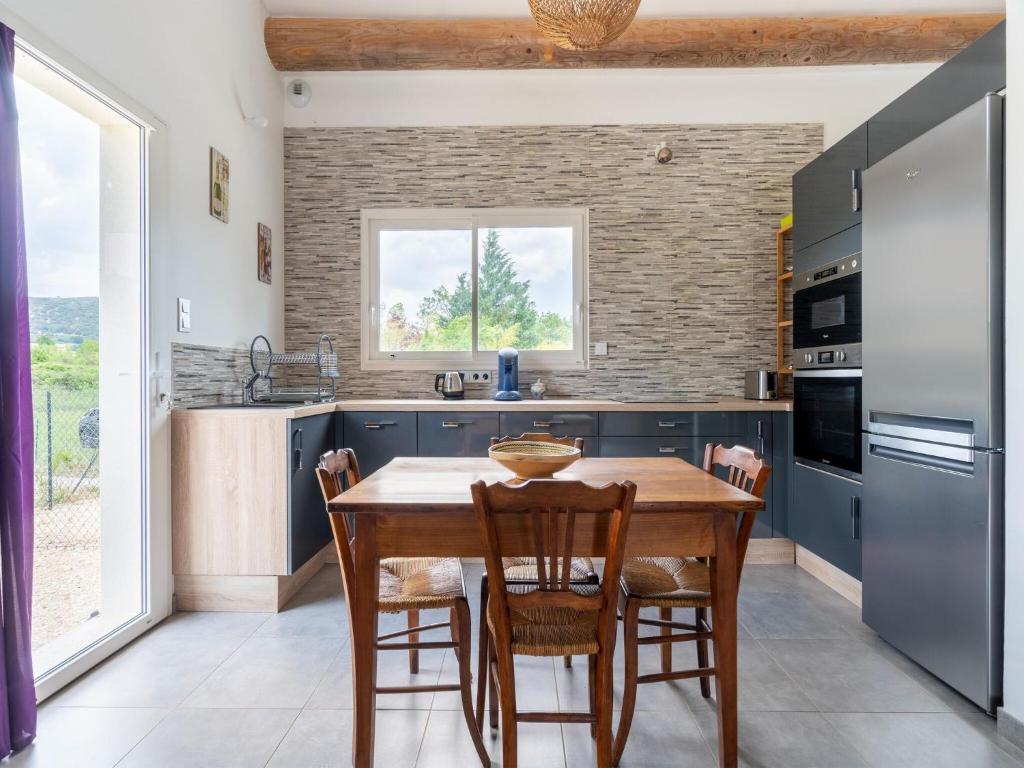 Kuchyňa alebo kuchynka v ubytovaní House in Cèze Valley near Waterfalls