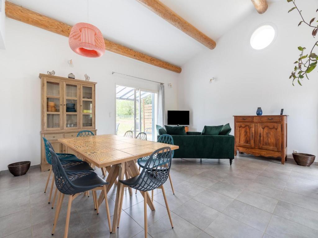 Posedenie v ubytovaní House in Cèze Valley near Waterfalls