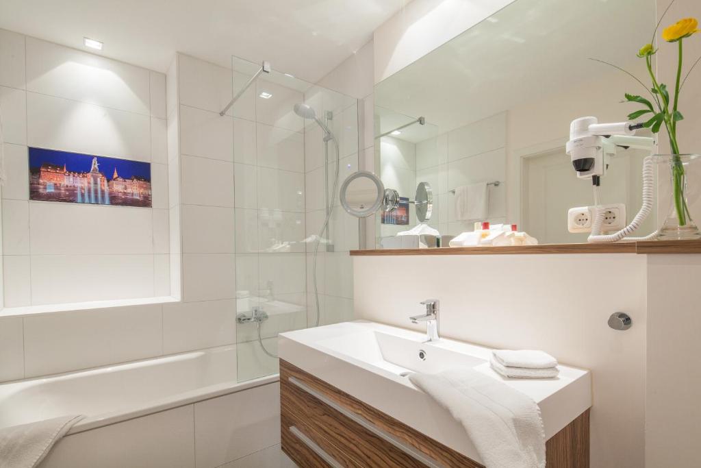 Koupelna v ubytování DORMERO Hotel Coburg