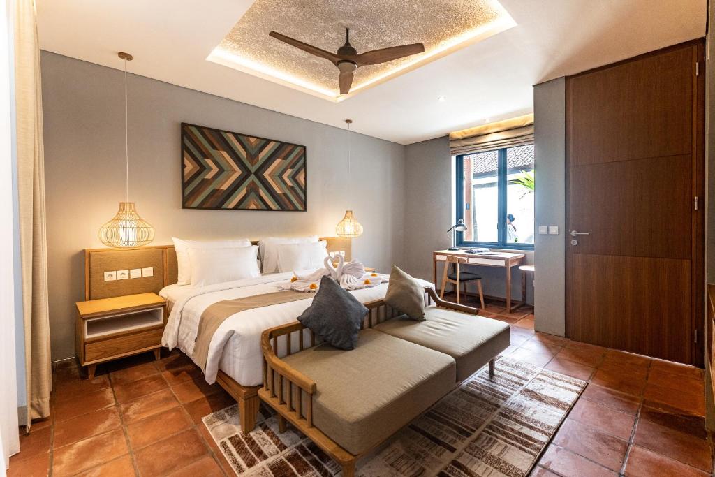 a hotel room with a bed and a couch at Villa Tamara Canggu Bali in Kerobokan