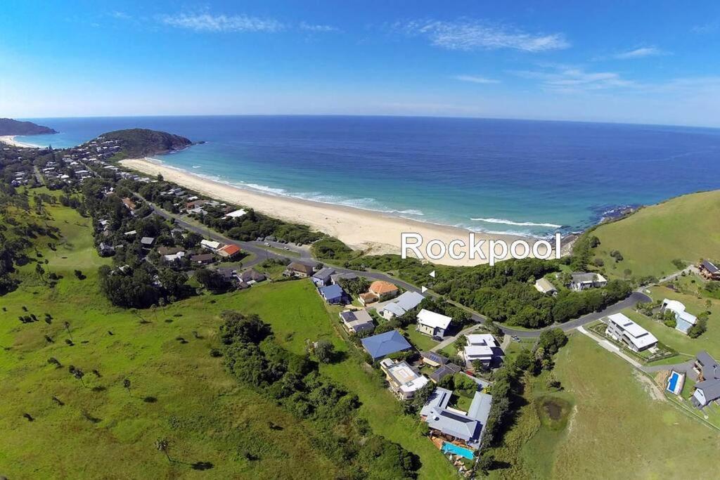 ROCKPOOL Blueys Beach House w Stunning Views!, Blueys Beach (updated
