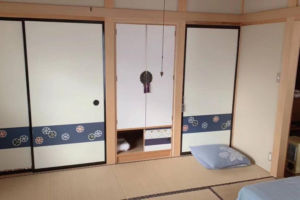 Postel nebo postele na pokoji v ubytování 一番館※温泉街に近く、心が落ち着く別荘地同樺順荘