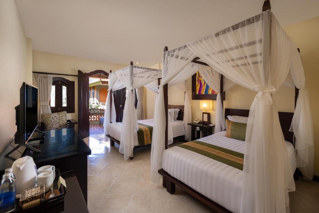 Postel nebo postele na pokoji v ubytování Adi Dharma Hotel Kuta