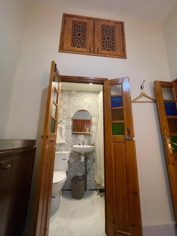 Koupelna v ubytování DAR ALKATIB MEKNES