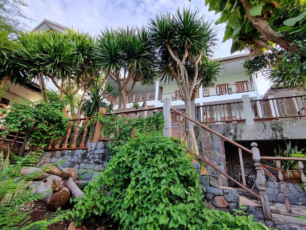 Sawasdee Sichang Resort - Queen Room With Garden View