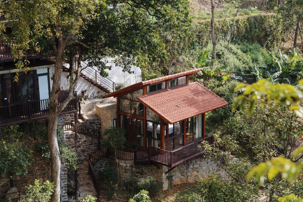 an aerial view of a house on a hill at Samma Stay Tam Đảo in Tam Ðảo