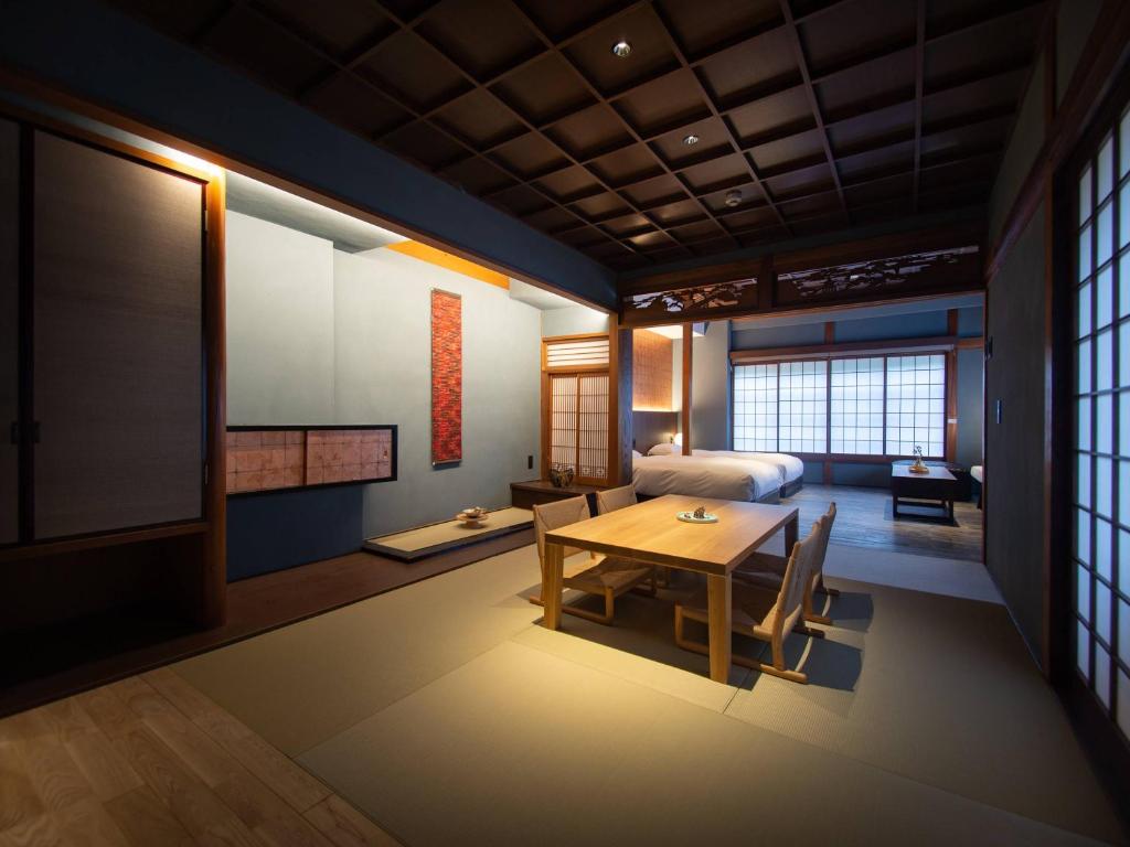 Postel nebo postele na pokoji v ubytování HOTEL VMG RESORT KYOTO