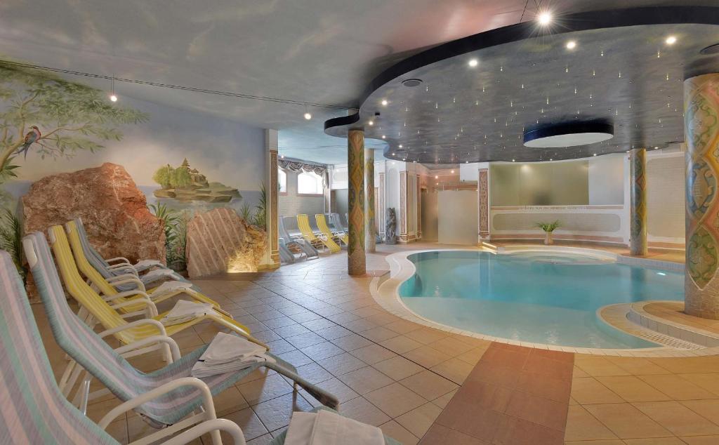 Bazén v ubytování Hotel Glockenstuhl nebo v jeho okolí