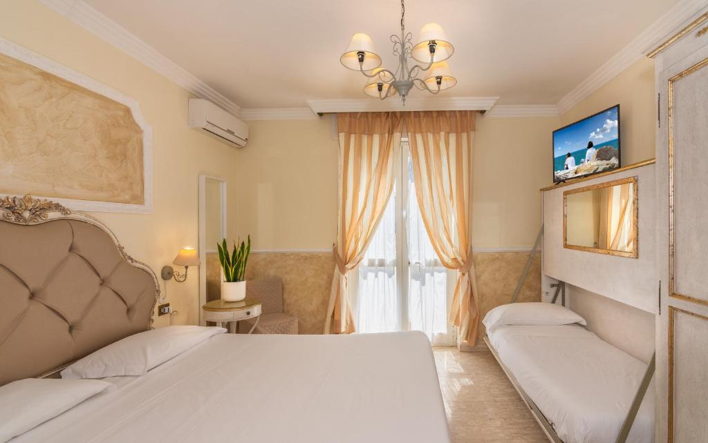 Łóżko lub łóżka w pokoju w obiekcie Hotel Tahiti