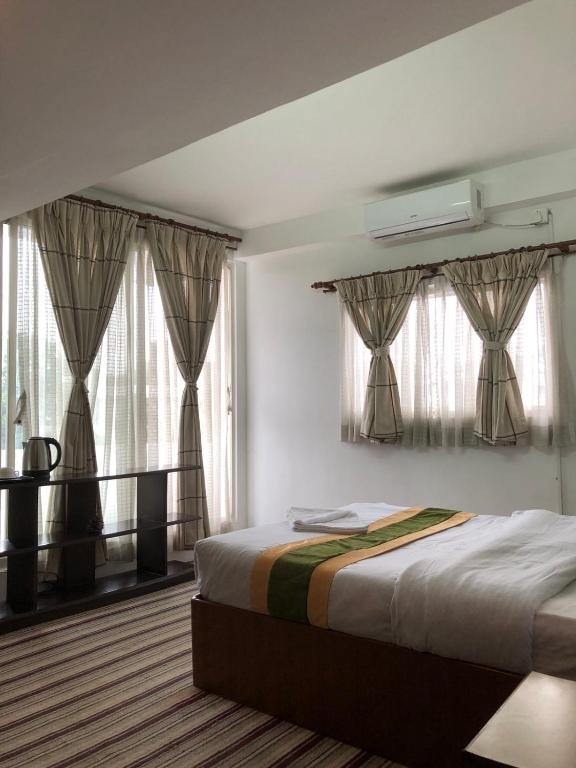 Postel nebo postele na pokoji v ubytování Bouddha Green Hotel