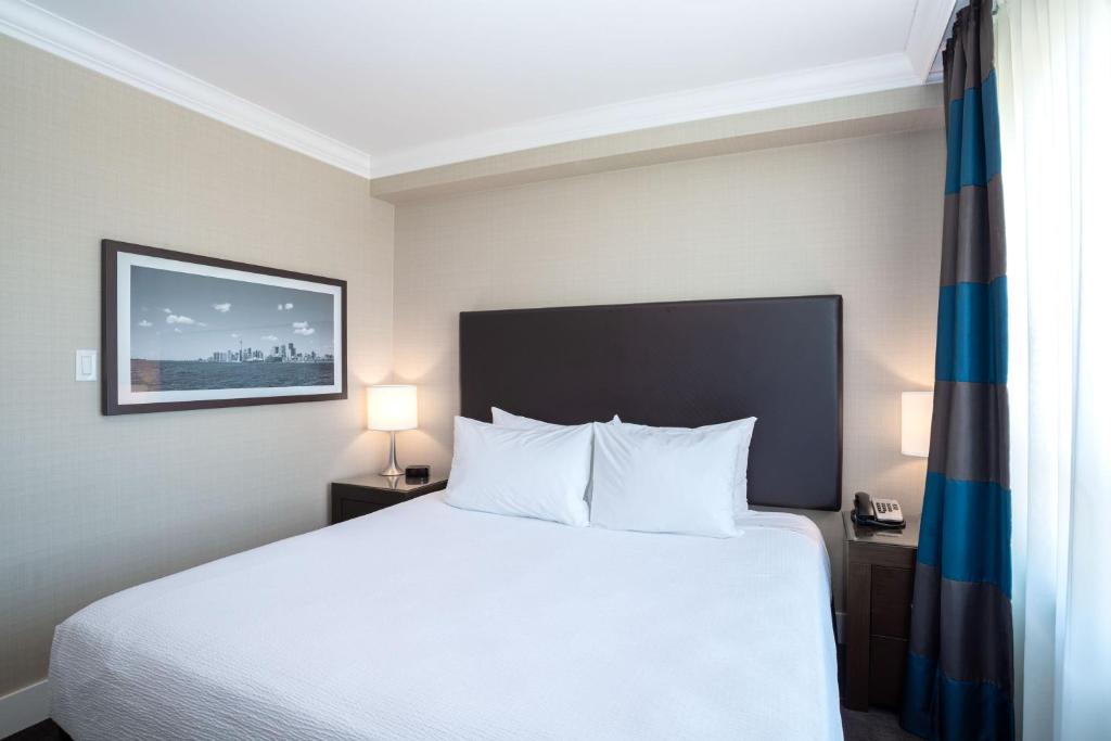 Sandman Hotel Oakville - Grand Suite, 1 Kingsize Bed, Kitchenette, Zithoek